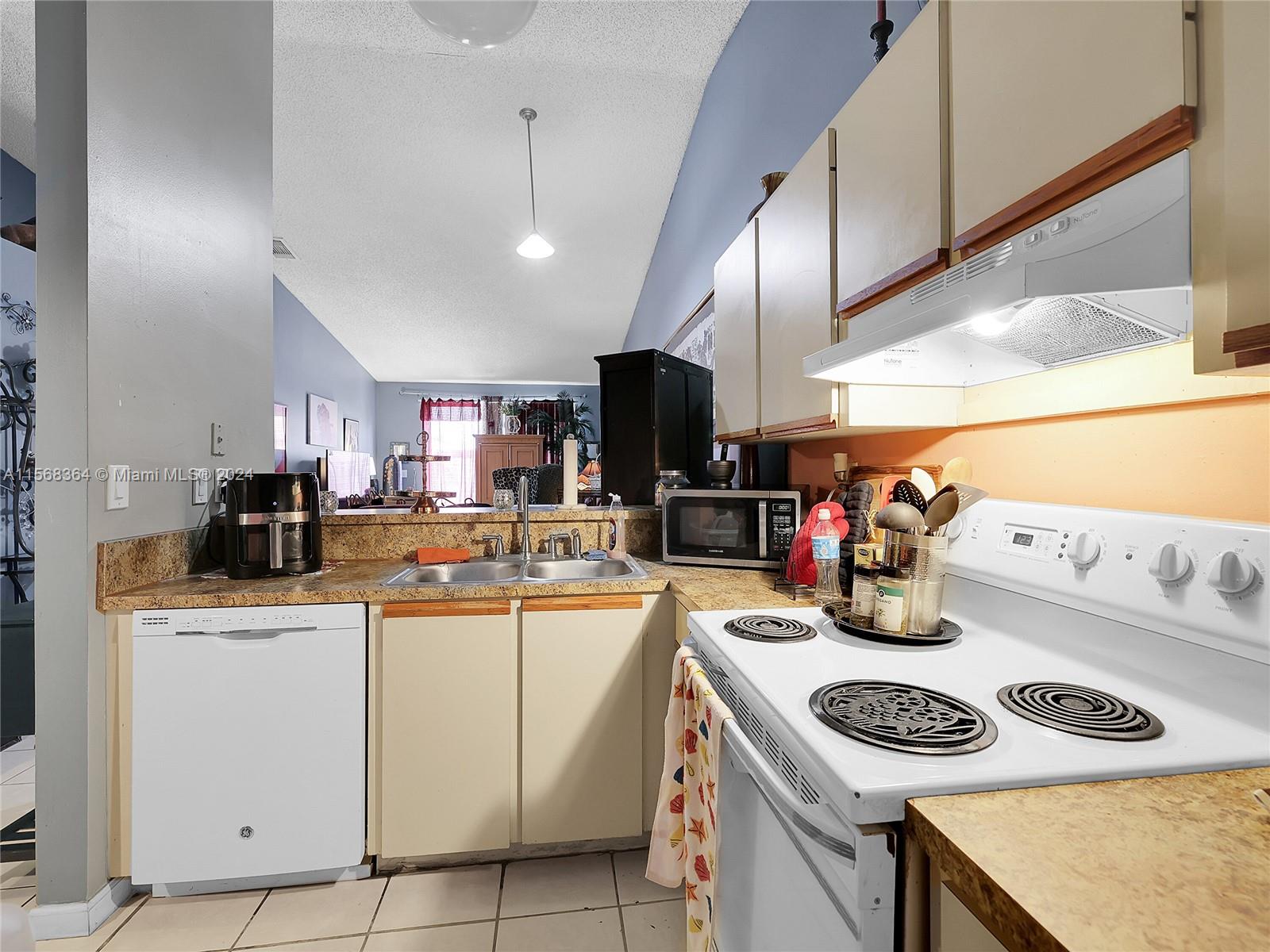 6773 NW 186th Ter 6773, Hialeah, Florida 33015, 2 Bedrooms Bedrooms, ,2 BathroomsBathrooms,Residential,For Sale,6773 NW 186th Ter 6773,A11568364