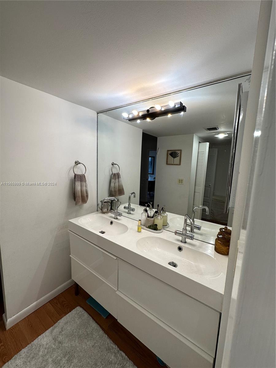 3675 N Country Club Dr 308, Aventura, Florida 33180, 2 Bedrooms Bedrooms, ,2 BathroomsBathrooms,Residentiallease,For Rent,3675 N Country Club Dr 308,A11565999