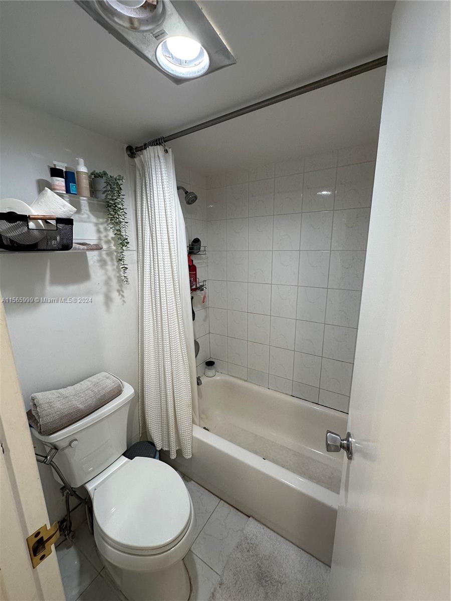 3675 N Country Club Dr 308, Aventura, Florida 33180, 2 Bedrooms Bedrooms, ,2 BathroomsBathrooms,Residentiallease,For Rent,3675 N Country Club Dr 308,A11565999
