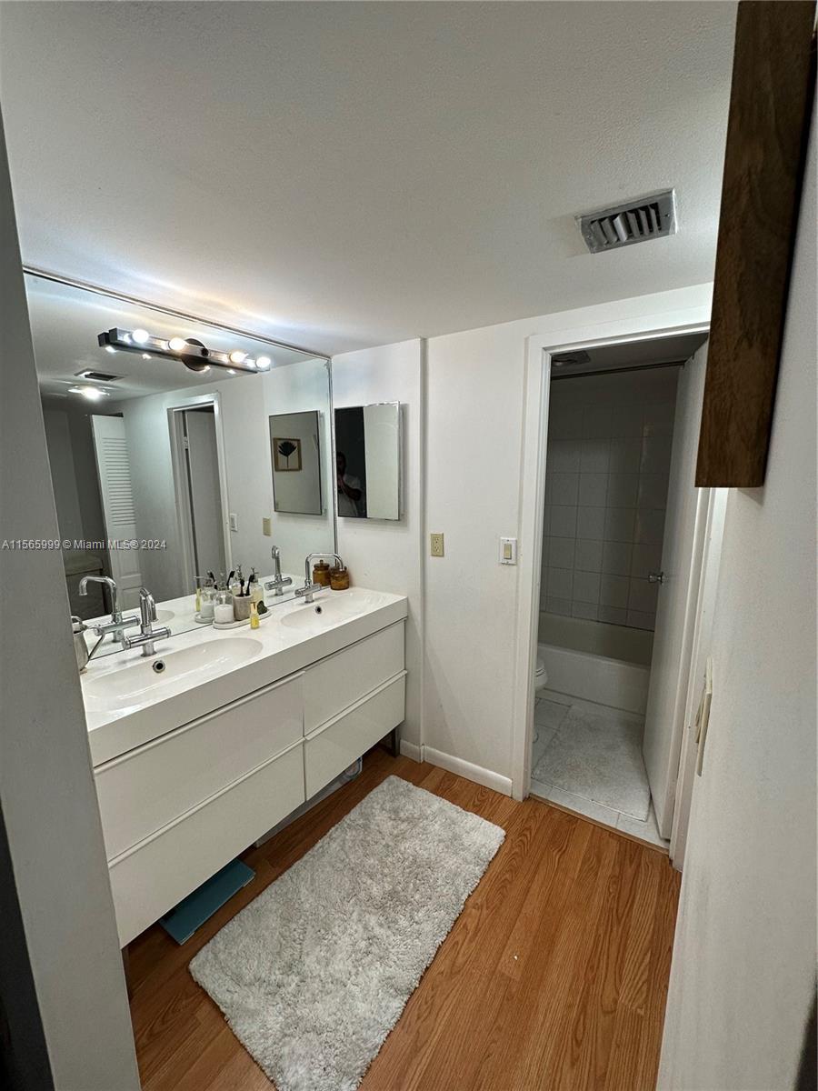 3675 N Country Club Dr 308, Aventura, Florida 33180, 2 Bedrooms Bedrooms, ,2 BathroomsBathrooms,Residentiallease,For Rent,3675 N Country Club Dr 308,A11565999