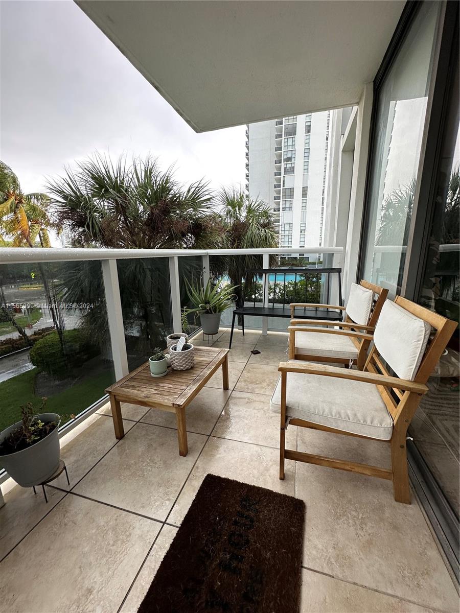 3675 N Country Club Dr 308, Aventura, Florida 33180, 2 Bedrooms Bedrooms, ,2 BathroomsBathrooms,Residentiallease,For Rent,3675 N Country Club Dr 308,A11565999