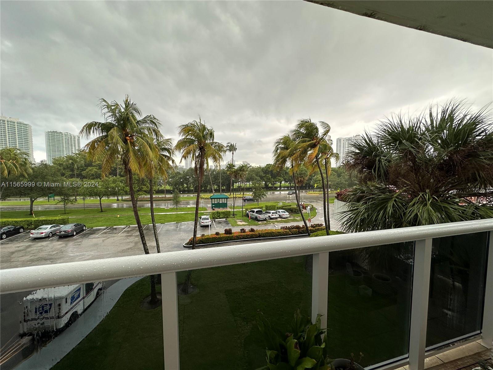 3675 N Country Club Dr 308, Aventura, Florida 33180, 2 Bedrooms Bedrooms, ,2 BathroomsBathrooms,Residentiallease,For Rent,3675 N Country Club Dr 308,A11565999