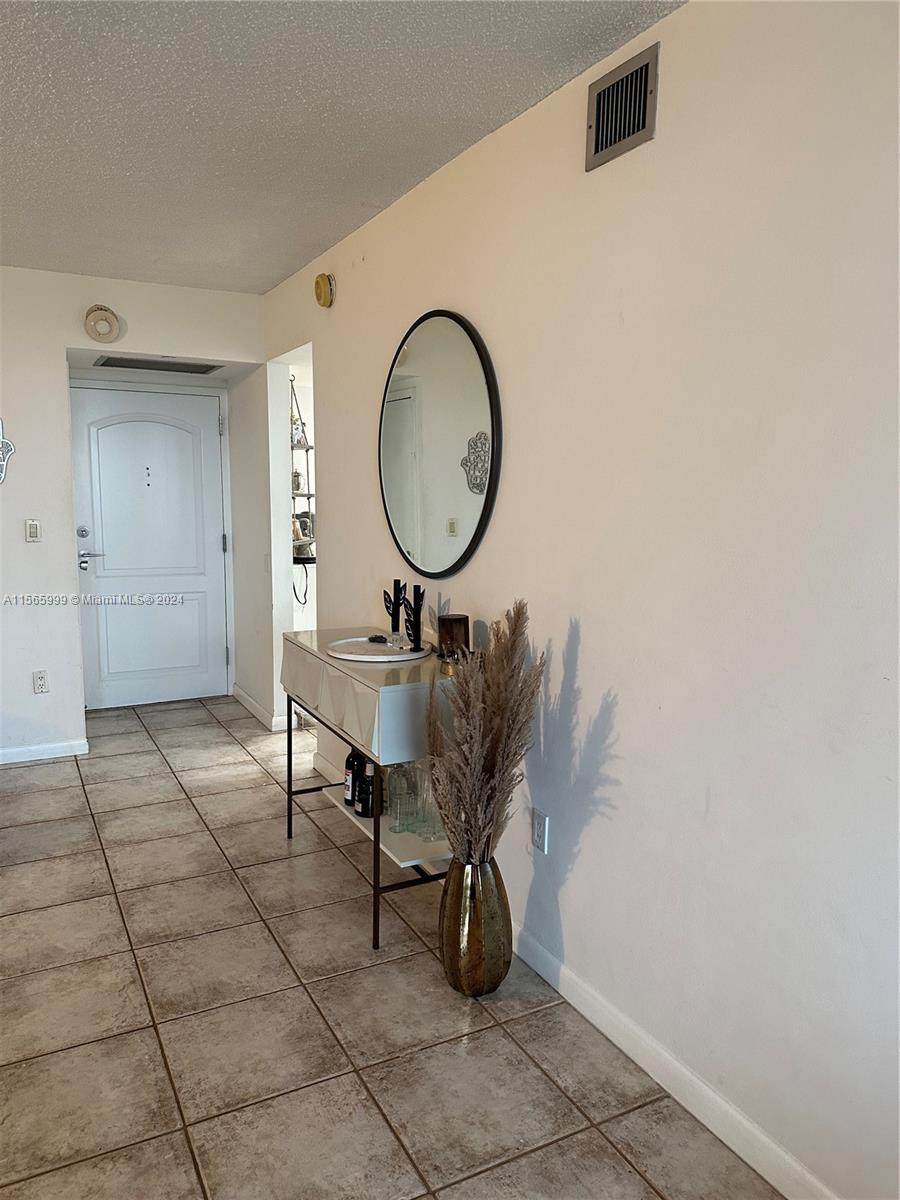 3675 N Country Club Dr 308, Aventura, Florida 33180, 2 Bedrooms Bedrooms, ,2 BathroomsBathrooms,Residentiallease,For Rent,3675 N Country Club Dr 308,A11565999