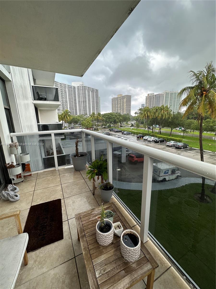 3675 N Country Club Dr 308, Aventura, Florida 33180, 2 Bedrooms Bedrooms, ,2 BathroomsBathrooms,Residentiallease,For Rent,3675 N Country Club Dr 308,A11565999