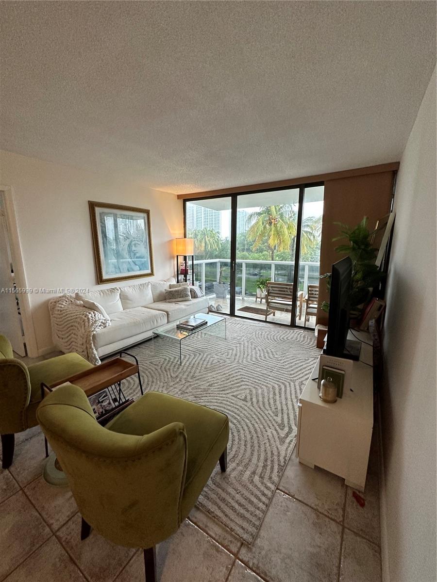 3675 N Country Club Dr 308, Aventura, Florida 33180, 2 Bedrooms Bedrooms, ,2 BathroomsBathrooms,Residentiallease,For Rent,3675 N Country Club Dr 308,A11565999
