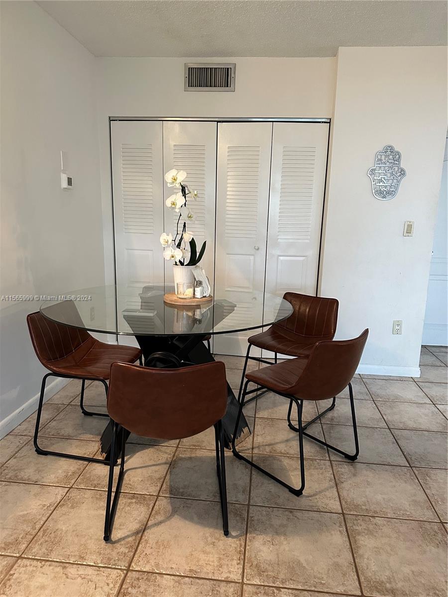 3675 N Country Club Dr 308, Aventura, Florida 33180, 2 Bedrooms Bedrooms, ,2 BathroomsBathrooms,Residentiallease,For Rent,3675 N Country Club Dr 308,A11565999