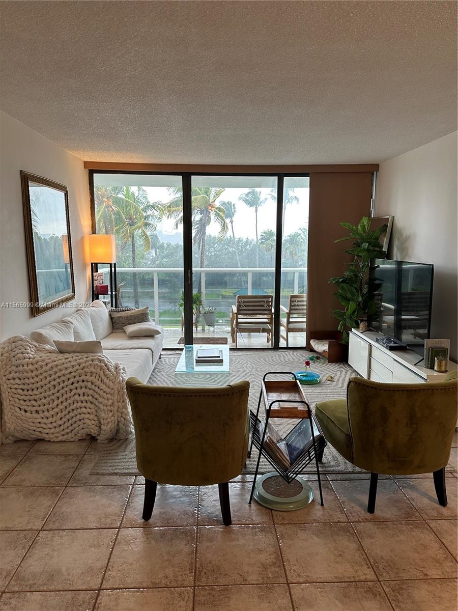 3675 N Country Club Dr 308, Aventura, Florida 33180, 2 Bedrooms Bedrooms, ,2 BathroomsBathrooms,Residentiallease,For Rent,3675 N Country Club Dr 308,A11565999
