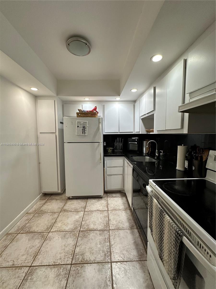 3675 N Country Club Dr 308, Aventura, Florida 33180, 2 Bedrooms Bedrooms, ,2 BathroomsBathrooms,Residentiallease,For Rent,3675 N Country Club Dr 308,A11565999