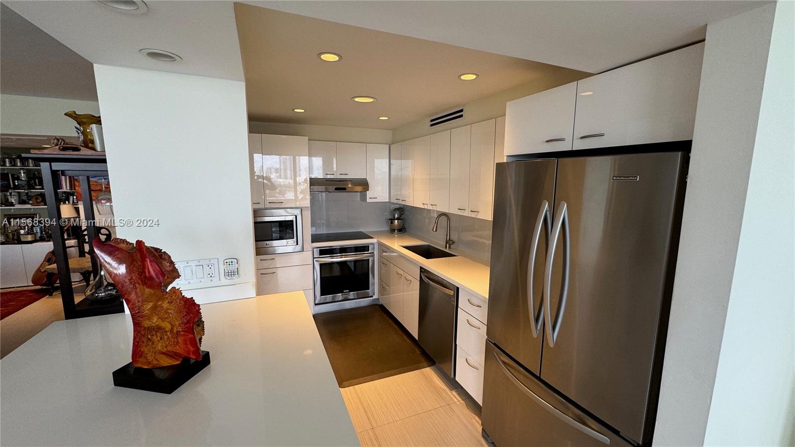900 Bay Dr 906, Miami Beach, Florida 33141, 1 Bedroom Bedrooms, ,2 BathroomsBathrooms,Residentiallease,For Rent,900 Bay Dr 906,A11568394