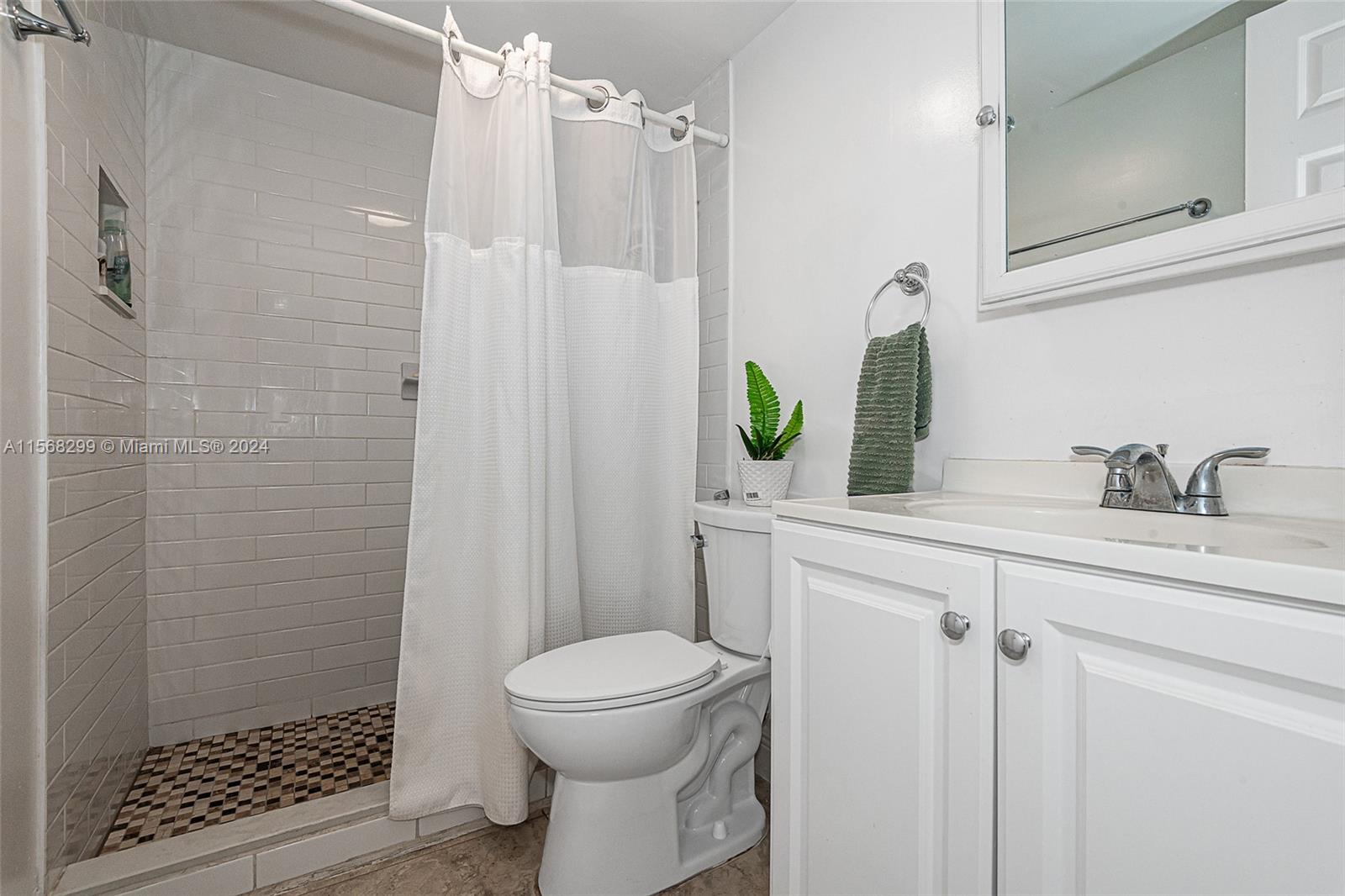 6175 W 20th Ave 214, Hialeah, Florida 33012, 2 Bedrooms Bedrooms, ,2 BathroomsBathrooms,Residential,For Sale,6175 W 20th Ave 214,A11568299