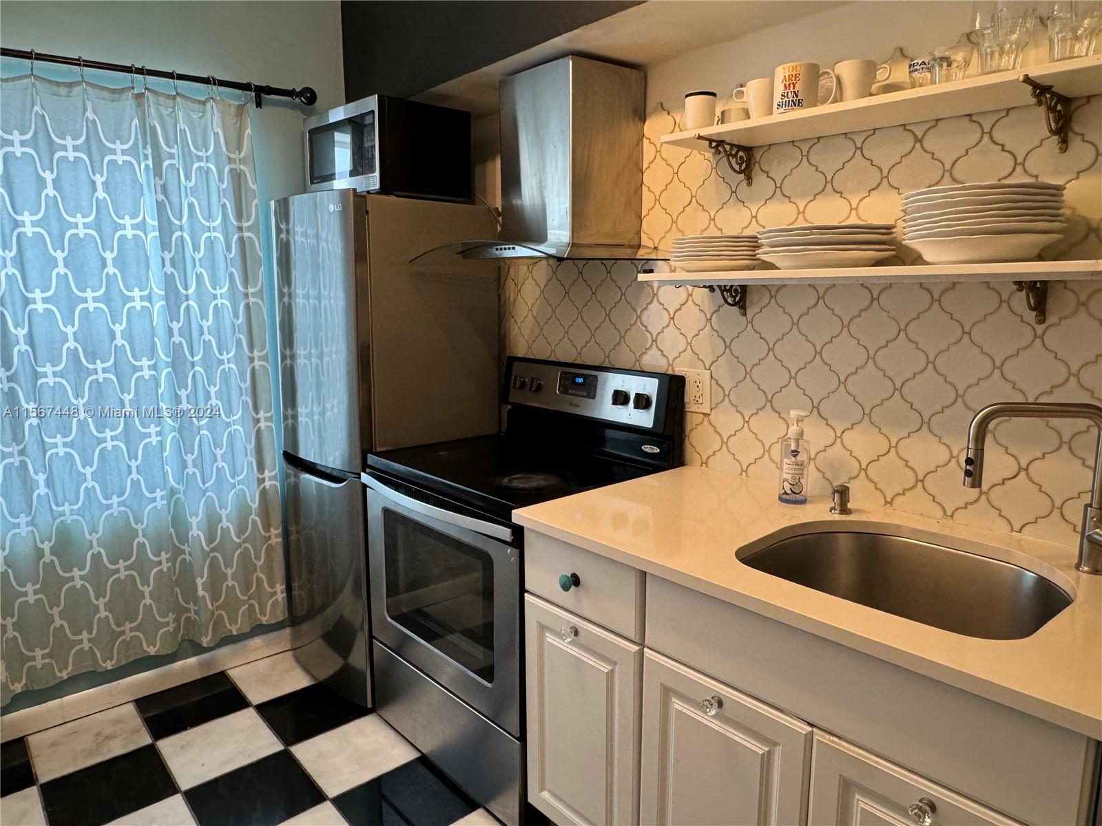 915 8th St 102, Miami Beach, Florida 33139, 2 Bedrooms Bedrooms, ,2 BathroomsBathrooms,Residentiallease,For Rent,915 8th St 102,A11567448