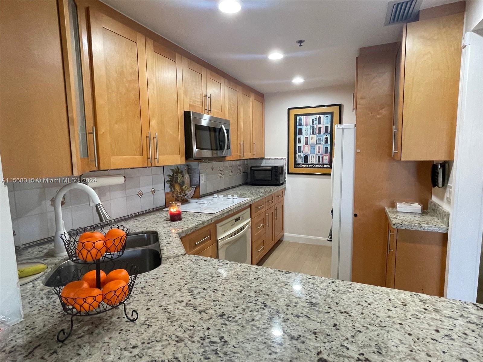 1400 Salzedo St 401, Coral Gables, Florida 33134, 2 Bedrooms Bedrooms, ,2 BathroomsBathrooms,Residential,For Sale,1400 Salzedo St 401,A11568015