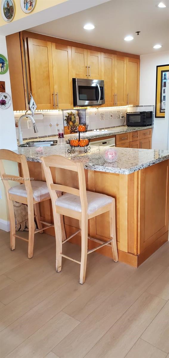 1400 Salzedo St 401, Coral Gables, Florida 33134, 2 Bedrooms Bedrooms, ,2 BathroomsBathrooms,Residential,For Sale,1400 Salzedo St 401,A11568015