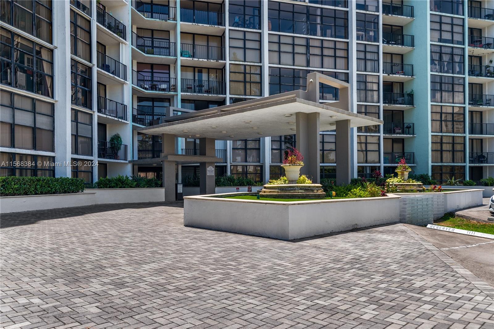 200 Leslie Dr 202, Hallandale Beach, Florida 33009, 2 Bedrooms Bedrooms, ,2 BathroomsBathrooms,Residential,For Sale,200 Leslie Dr 202,A11568384