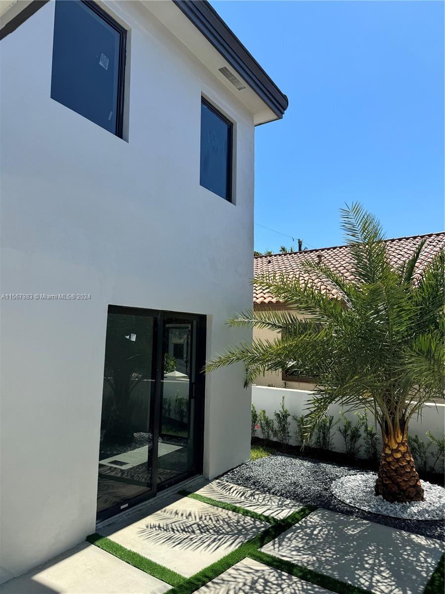 1205 Wallace St, Coral Gables, Florida 33134, 5 Bedrooms Bedrooms, ,5 BathroomsBathrooms,Residentiallease,For Rent,1205 Wallace St,A11567983