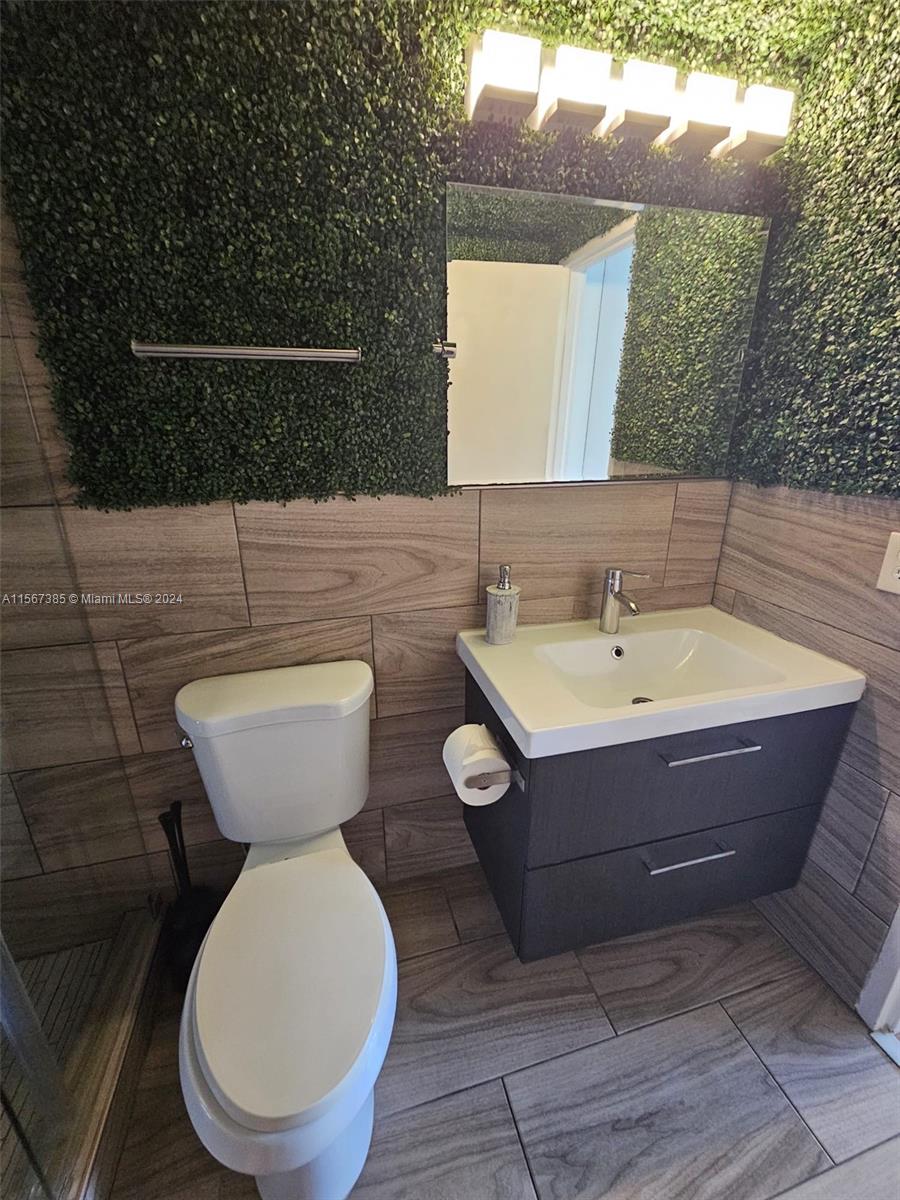 Fully upgraded master bathroom
