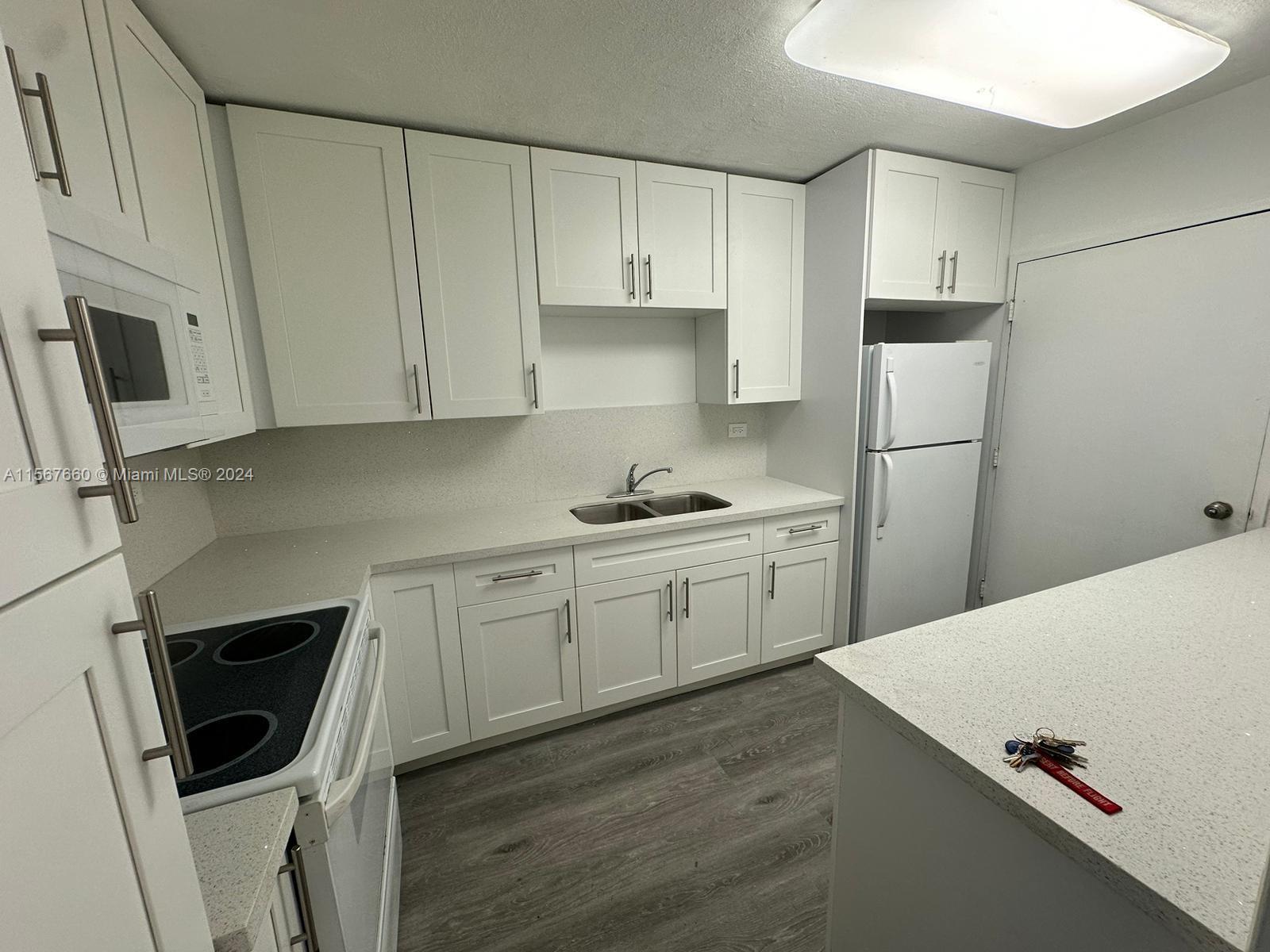 5555 Collins Ave 3C, Miami Beach, Florida 33140, 1 Bedroom Bedrooms, ,1 BathroomBathrooms,Residentiallease,For Rent,5555 Collins Ave 3C,A11567660
