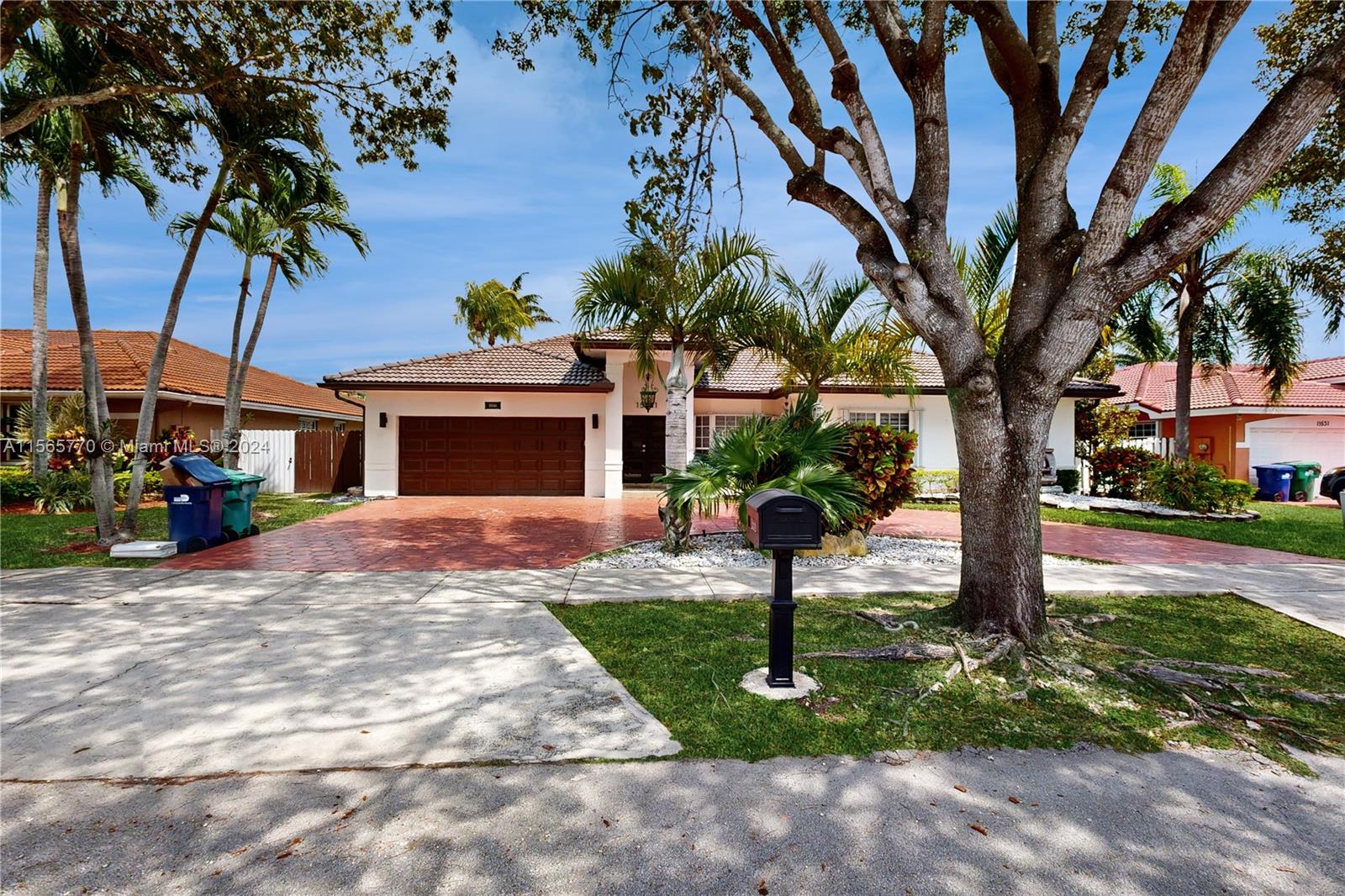 15541 SW 115th Ter  For Sale A11565770, FL