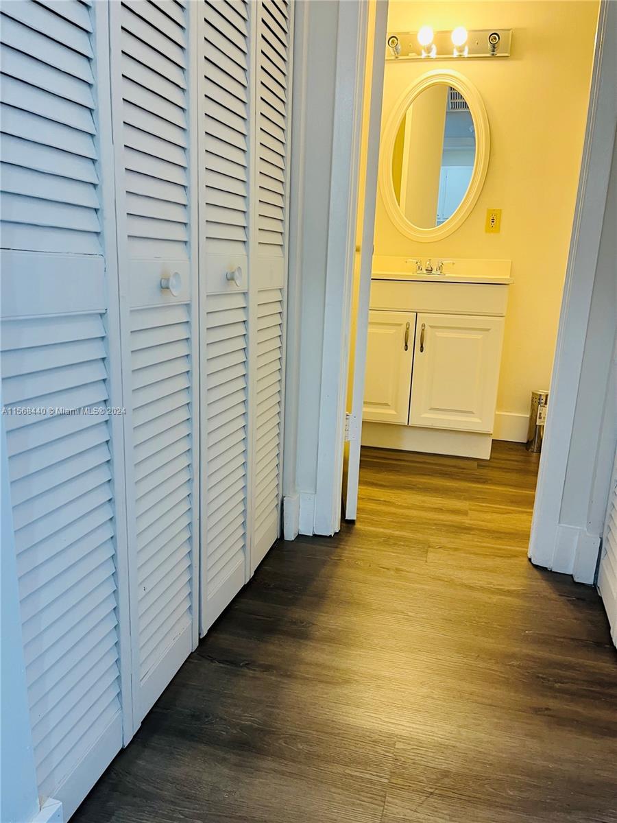 401 Golden Isles Dr 716, Hallandale Beach, Florida 33009, 1 Bedroom Bedrooms, ,1 BathroomBathrooms,Residentiallease,For Rent,401 Golden Isles Dr 716,A11568440