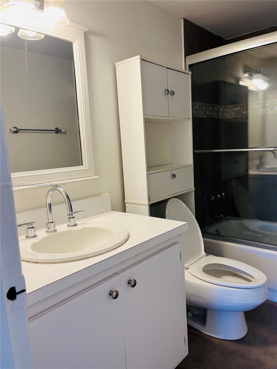 401 Golden Isles Dr 716, Hallandale Beach, Florida 33009, 1 Bedroom Bedrooms, ,1 BathroomBathrooms,Residentiallease,For Rent,401 Golden Isles Dr 716,A11568440