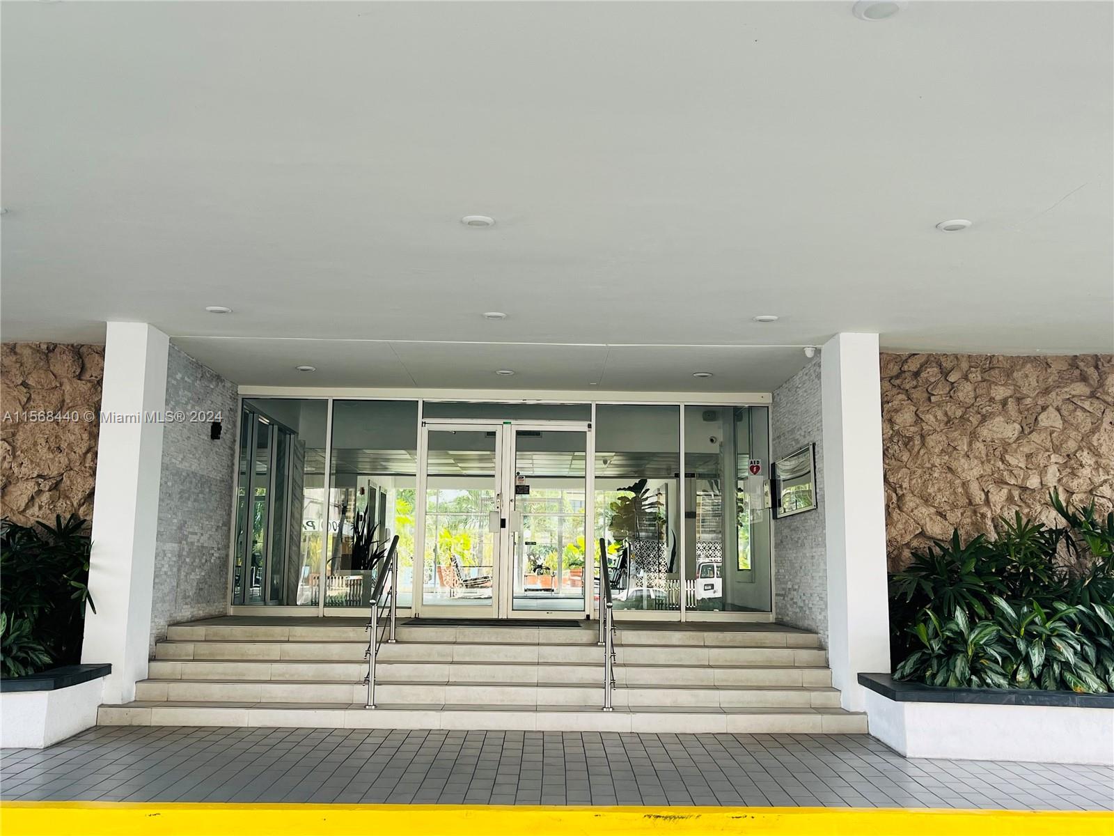 401 Golden Isles Dr 716, Hallandale Beach, Florida 33009, 1 Bedroom Bedrooms, ,1 BathroomBathrooms,Residentiallease,For Rent,401 Golden Isles Dr 716,A11568440