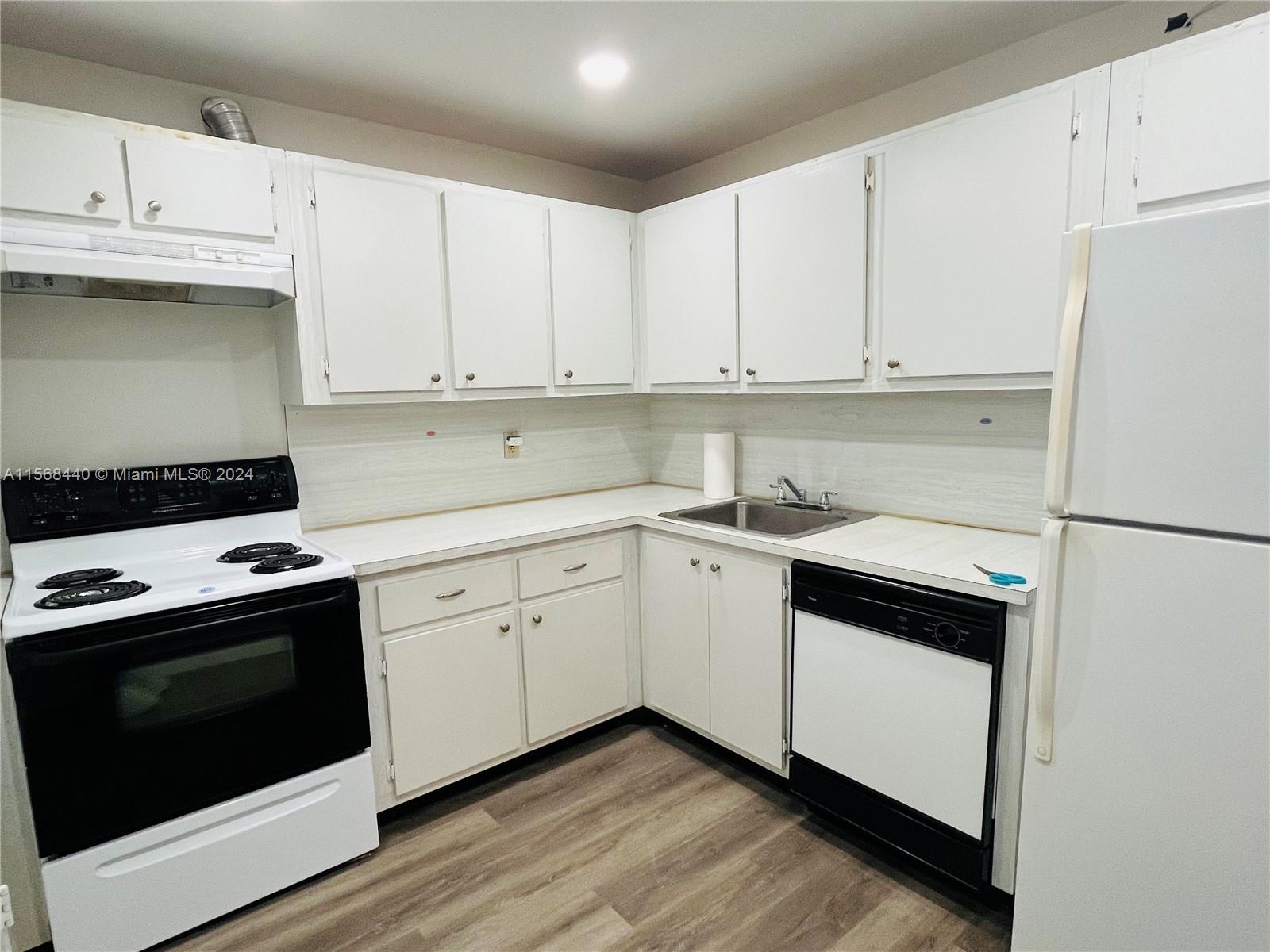 401 Golden Isles Dr 716, Hallandale Beach, Florida 33009, 1 Bedroom Bedrooms, ,1 BathroomBathrooms,Residentiallease,For Rent,401 Golden Isles Dr 716,A11568440