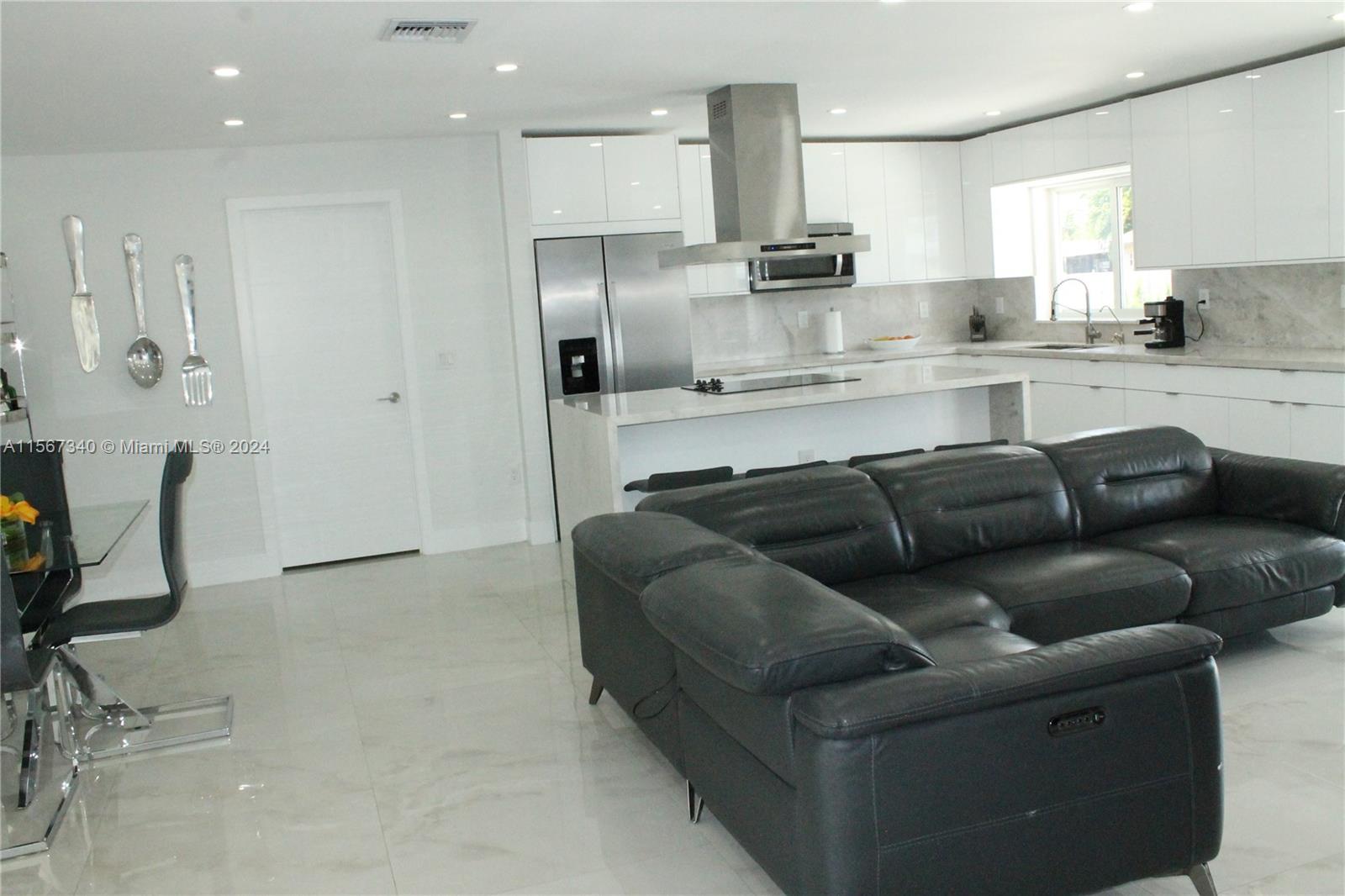 27665 SW 163rd Ave, Homestead, Florida 33031, 5 Bedrooms Bedrooms, ,3 BathroomsBathrooms,Residential,For Sale,27665 SW 163rd Ave,A11567340