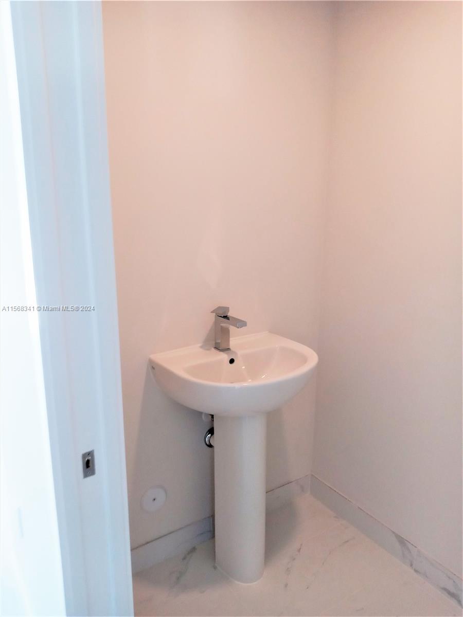 2555 NE 193rd St 2218, Miami, Florida 33180, 2 Bedrooms Bedrooms, ,2 BathroomsBathrooms,Residentiallease,For Rent,2555 NE 193rd St 2218,A11568341