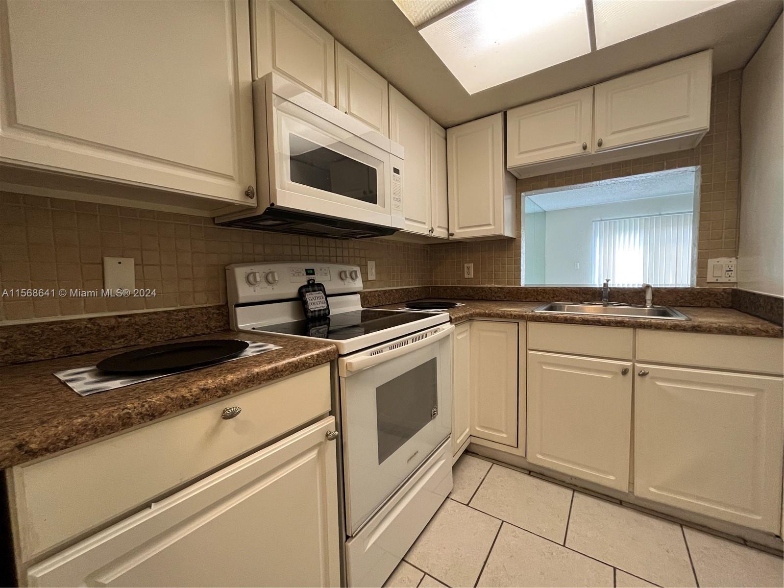 7625 Tam Oshanter Blvd 102-2, North Lauderdale, Florida 33068, 2 Bedrooms Bedrooms, ,2 BathroomsBathrooms,Residentiallease,For Rent,7625 Tam Oshanter Blvd 102-2,A11568641