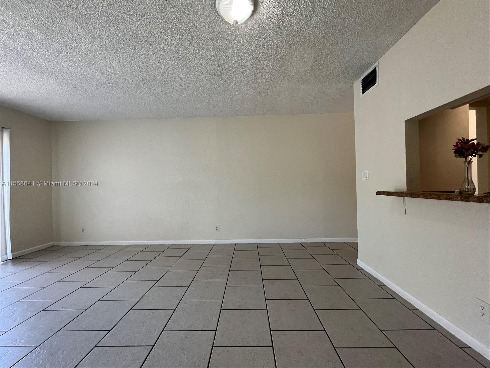 7625 Tam Oshanter Blvd 102-2, North Lauderdale, Florida 33068, 2 Bedrooms Bedrooms, ,2 BathroomsBathrooms,Residentiallease,For Rent,7625 Tam Oshanter Blvd 102-2,A11568641