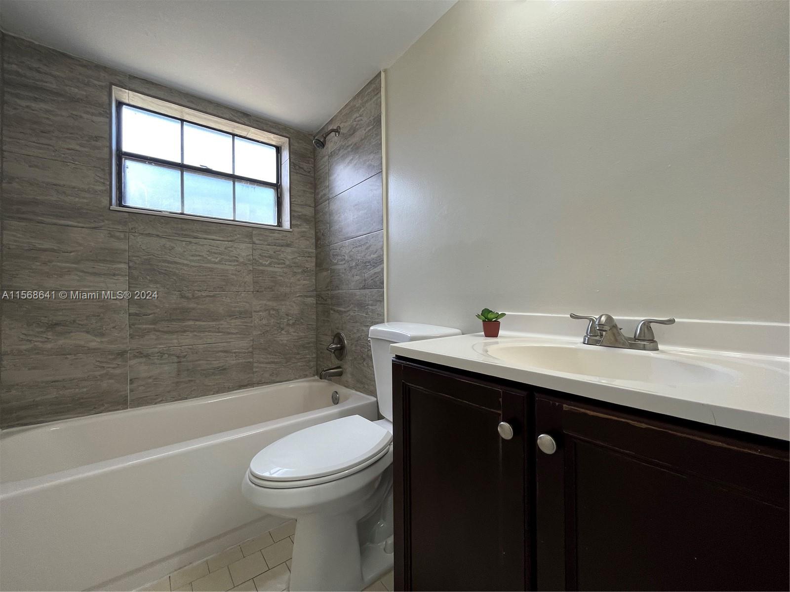 7625 Tam Oshanter Blvd 102-2, North Lauderdale, Florida 33068, 2 Bedrooms Bedrooms, ,2 BathroomsBathrooms,Residentiallease,For Rent,7625 Tam Oshanter Blvd 102-2,A11568641