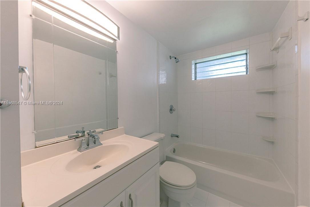 1510 SE 15th St 202, Fort Lauderdale, Florida 33316, 1 Bedroom Bedrooms, ,1 BathroomBathrooms,Residential,For Sale,1510 SE 15th St 202,A11568547