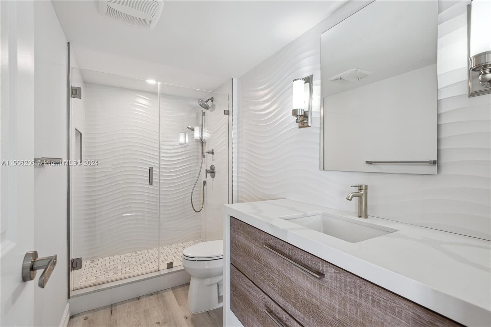 2nd Bathroom