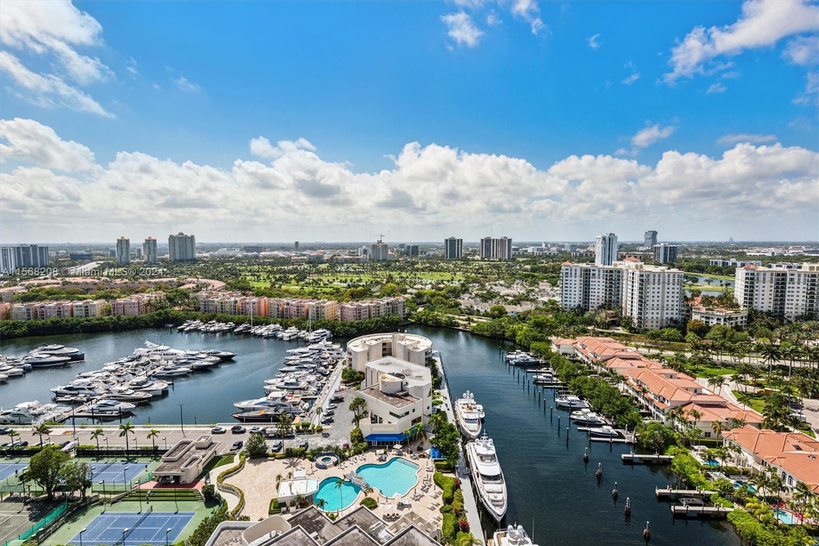 Magnificent Marina, Pool & Intracoastal Views