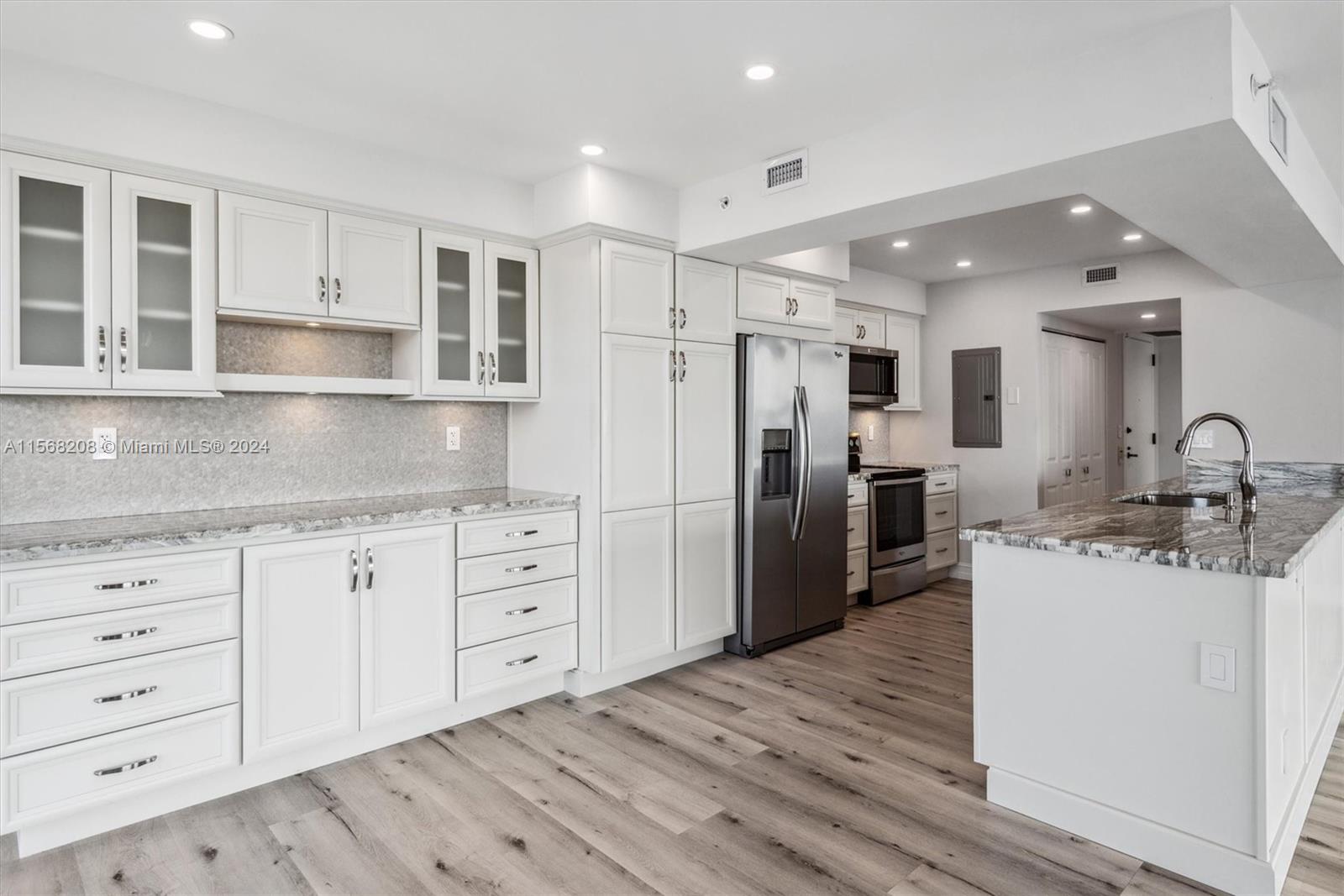 19707 Turnberry Way 26K, Aventura, Florida 33180, 2 Bedrooms Bedrooms, ,2 BathroomsBathrooms,Residentiallease,For Rent,19707 Turnberry Way 26K,A11568208