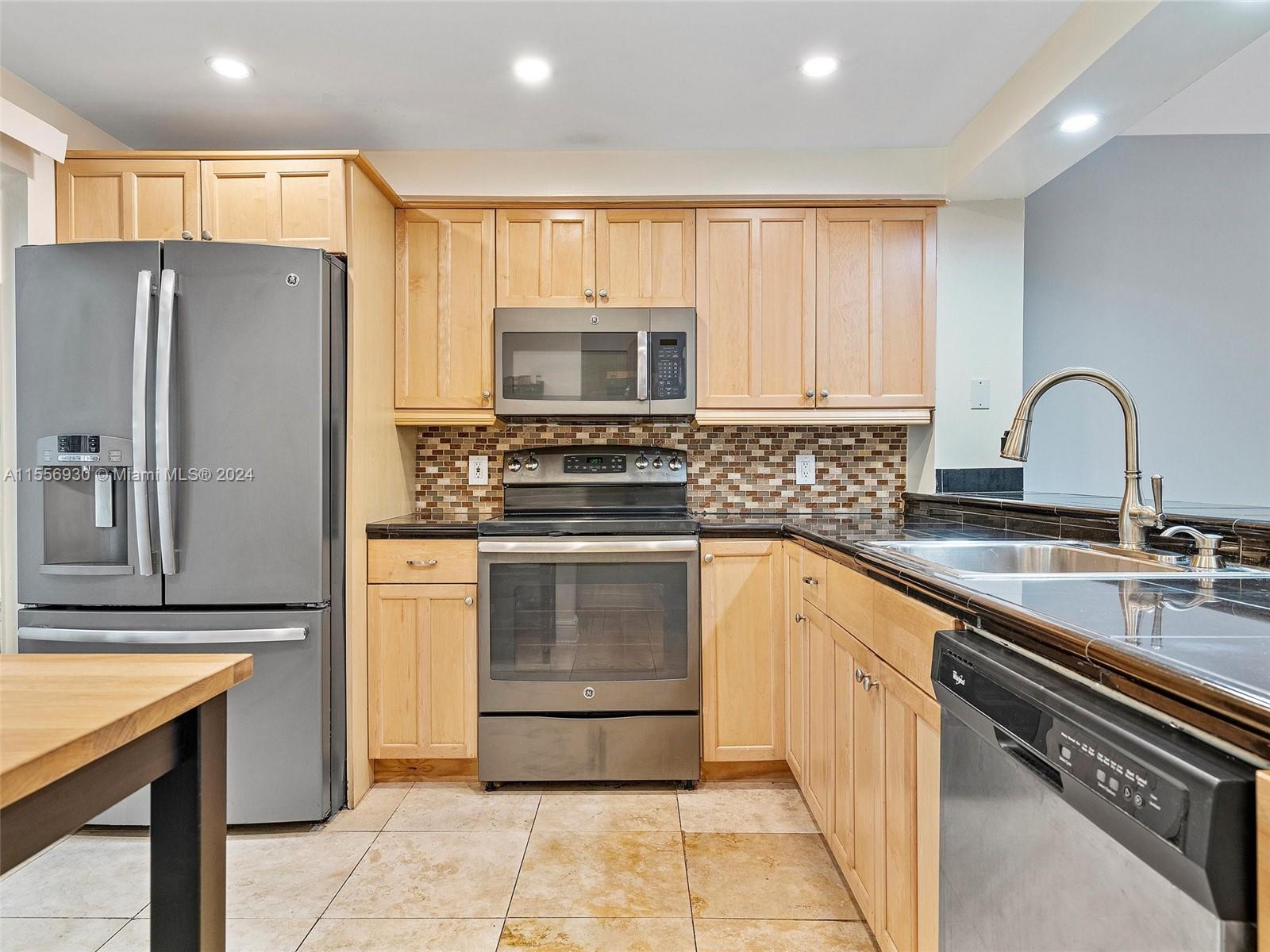 515 NE 38th St 10, Miami, Florida 33137, 2 Bedrooms Bedrooms, ,1 BathroomBathrooms,Residential,For Sale,515 NE 38th St 10,A11556930