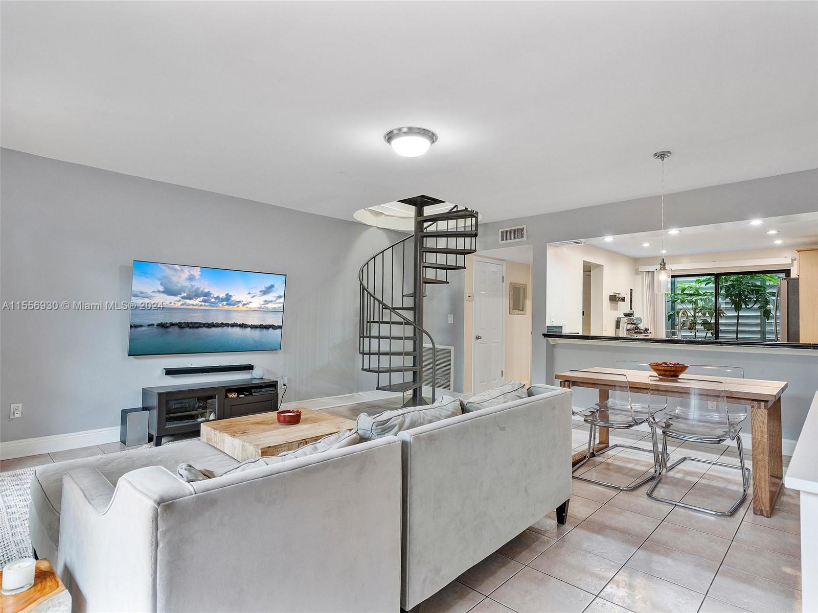 515 NE 38th St 10, Miami, Florida 33137, 2 Bedrooms Bedrooms, ,1 BathroomBathrooms,Residential,For Sale,515 NE 38th St 10,A11556930