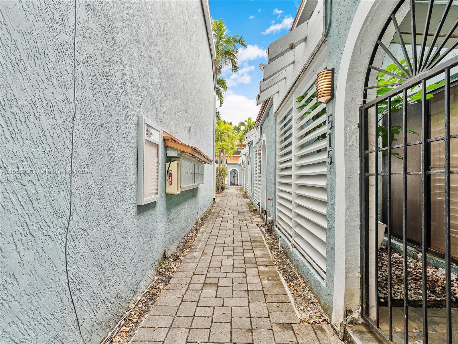 515 NE 38th St 10, Miami, Florida 33137, 2 Bedrooms Bedrooms, ,1 BathroomBathrooms,Residential,For Sale,515 NE 38th St 10,A11556930