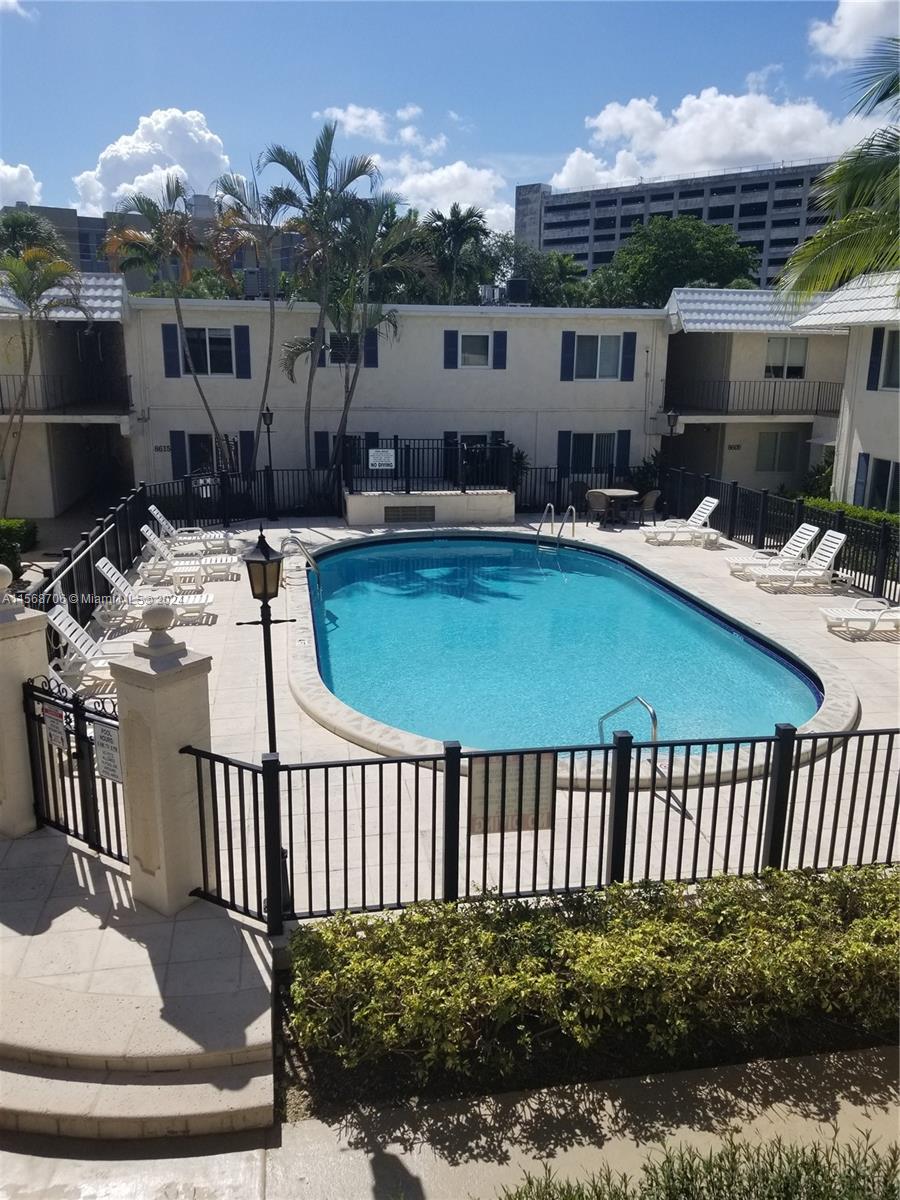 Gated Spacious corner 2/1 In Pincrest! Perfect for families and Students. Unit has an open kitchen, ceramic tile floors throughout and a beautiful garden view. Great location near shopping, Metrorail, highways, Great schooling, includes Pool. Water/cable included