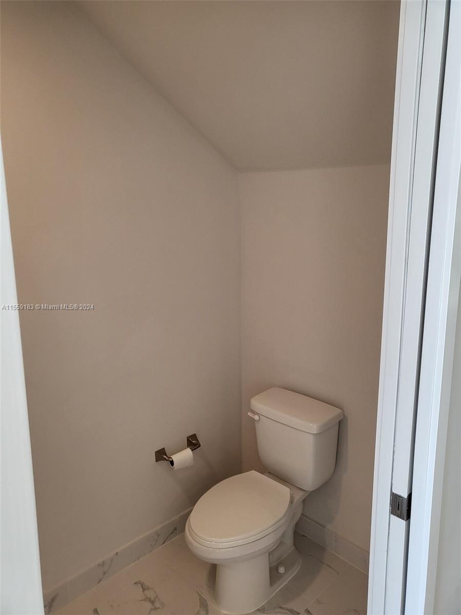 2555 NE 193rd St 2224, Unincorporated Dade County, Florida 33180, 2 Bedrooms Bedrooms, ,2 BathroomsBathrooms,Residentiallease,For Rent,2555 NE 193rd St 2224,A11559183
