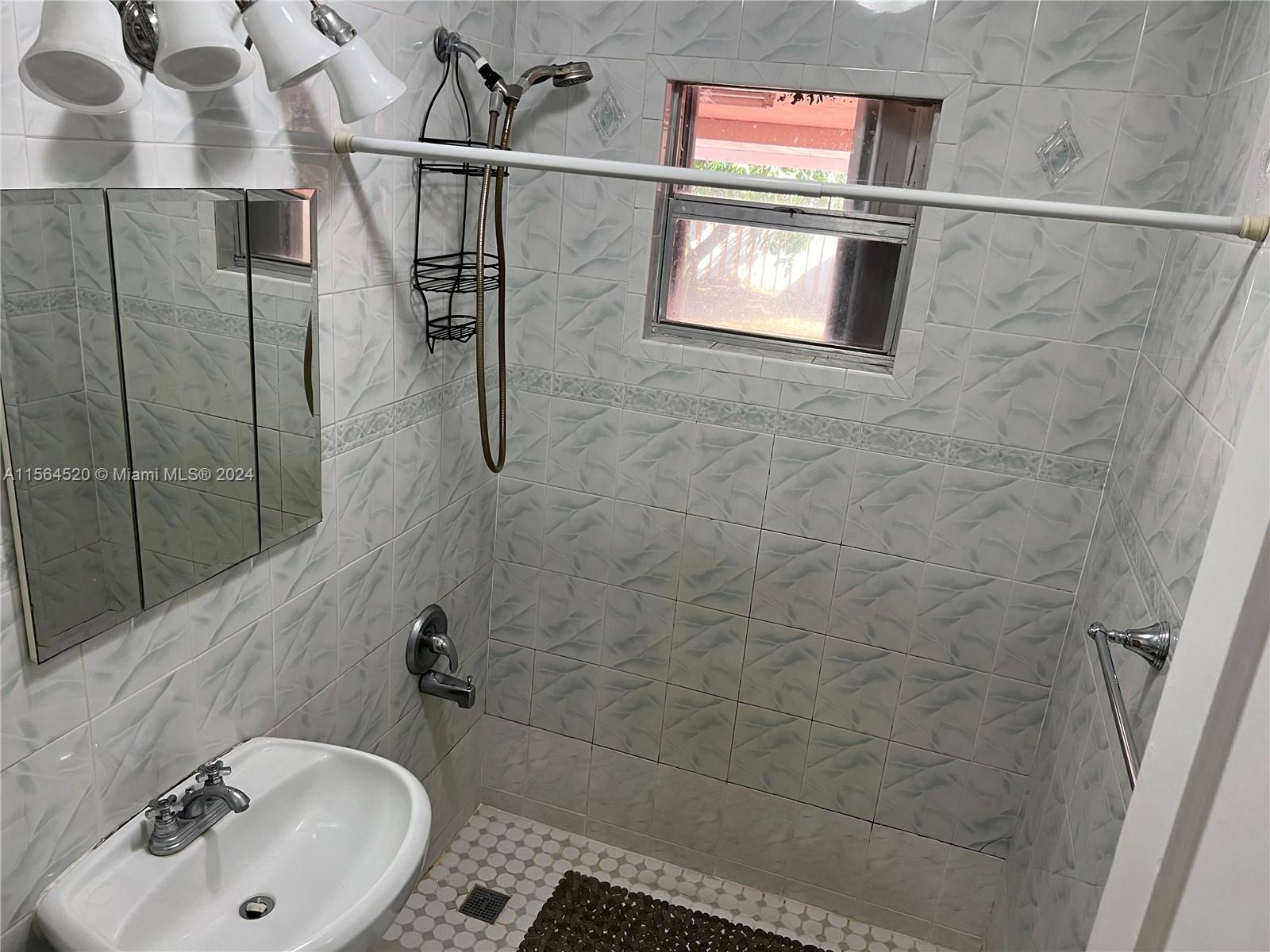881 SE 1st St, Hialeah, Florida 33010, 4 Bedrooms Bedrooms, ,2 BathroomsBathrooms,Residential,For Sale,881 SE 1st St,A11564520