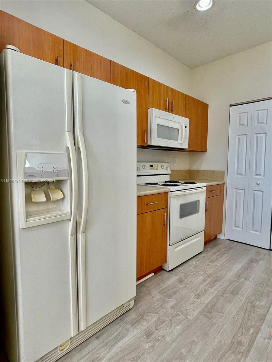 4278 NE 10th Ct, Homestead, Florida 33033, 2 Bedrooms Bedrooms, ,2 BathroomsBathrooms,Residentiallease,For Rent,4278 NE 10th Ct,A11568724