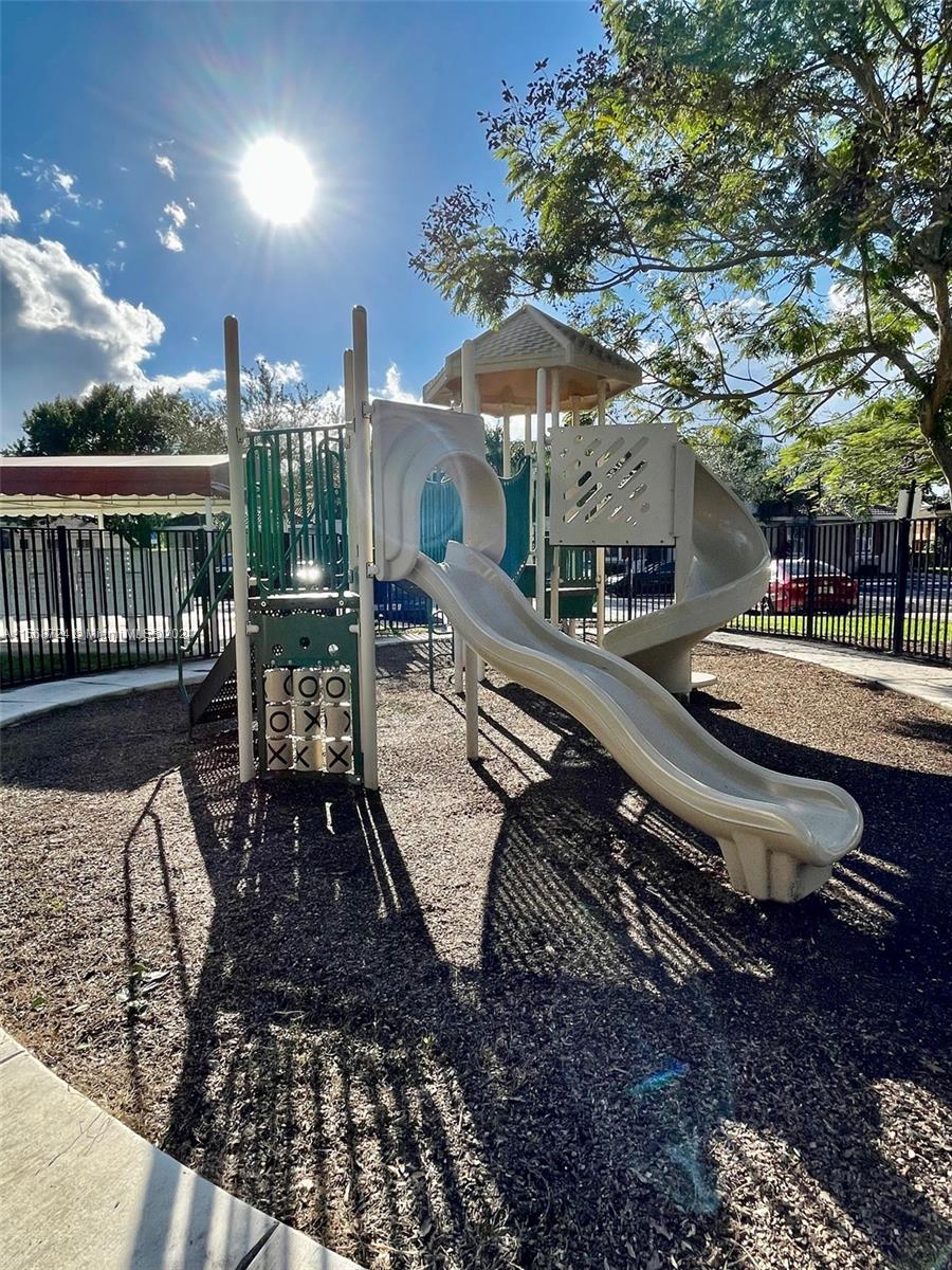 4278 NE 10th Ct, Homestead, Florida 33033, 2 Bedrooms Bedrooms, ,2 BathroomsBathrooms,Residentiallease,For Rent,4278 NE 10th Ct,A11568724