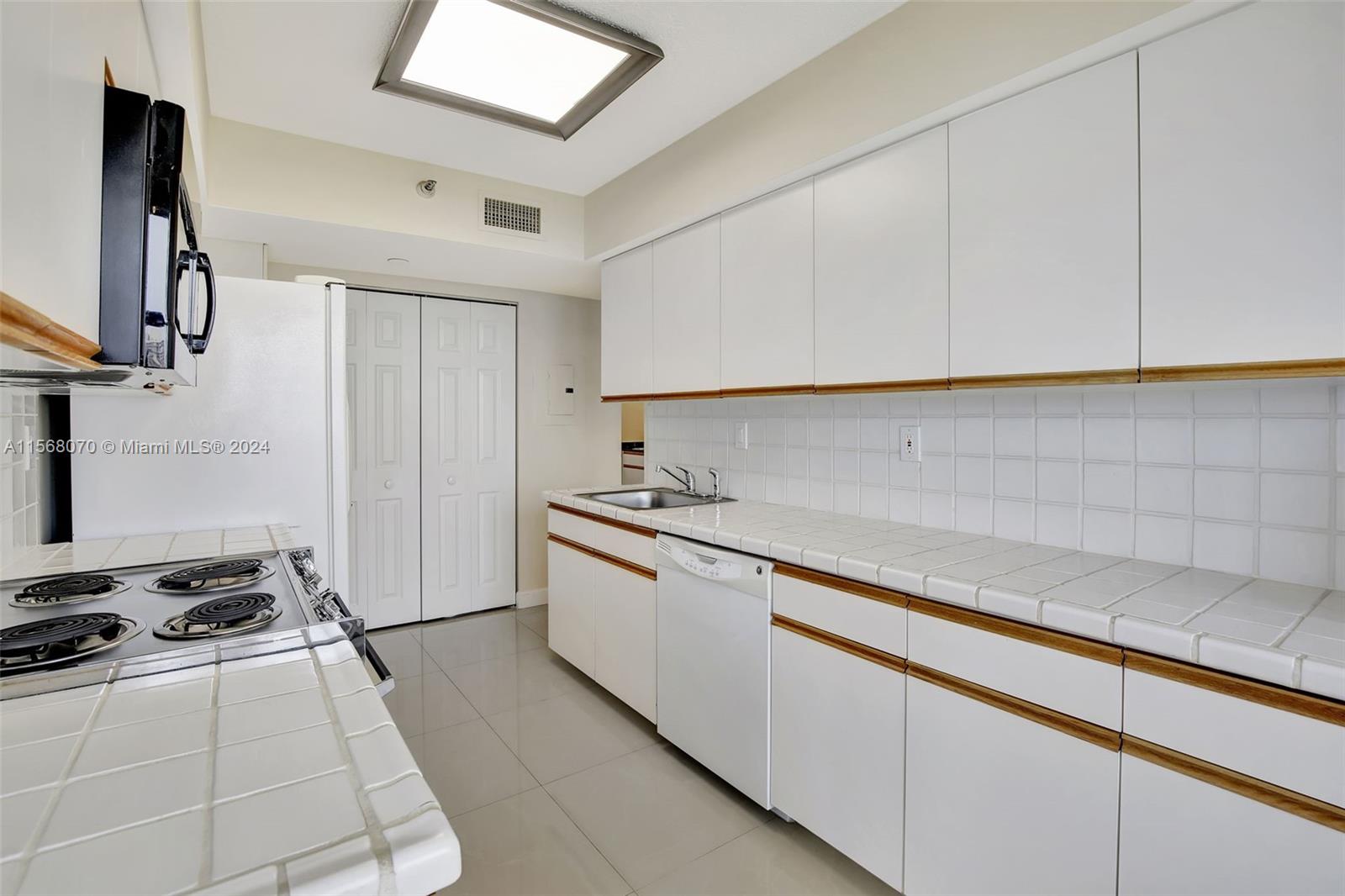 3530 Mystic Pointe Dr 2110, Aventura, Florida 33180, 2 Bedrooms Bedrooms, ,2 BathroomsBathrooms,Residential,For Sale,3530 Mystic Pointe Dr 2110,A11568070