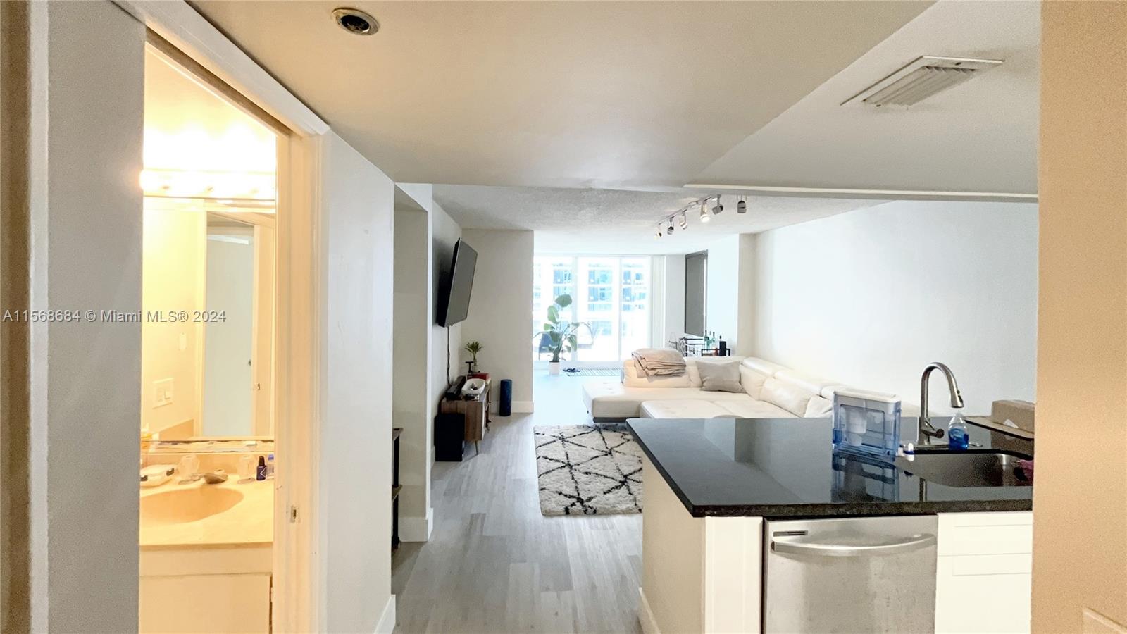 1717 N Bayshore Dr A-2744, Miami, Florida 33132, 1 Bedroom Bedrooms, ,1 BathroomBathrooms,Residentiallease,For Rent,1717 N Bayshore Dr A-2744,A11568684