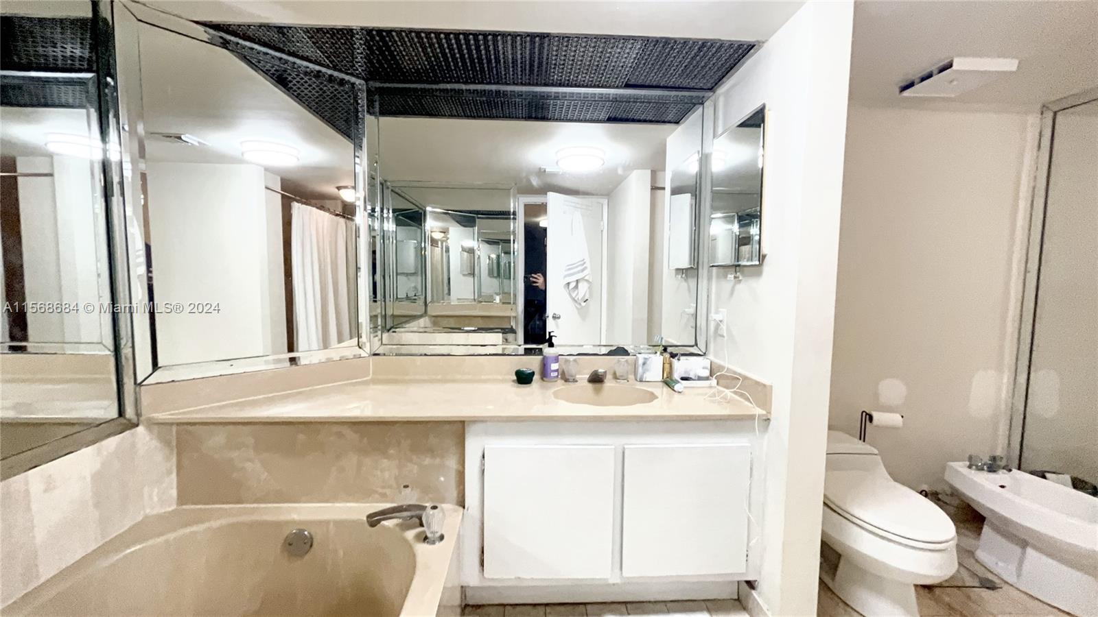 1717 N Bayshore Dr A-2744, Miami, Florida 33132, 1 Bedroom Bedrooms, ,1 BathroomBathrooms,Residentiallease,For Rent,1717 N Bayshore Dr A-2744,A11568684