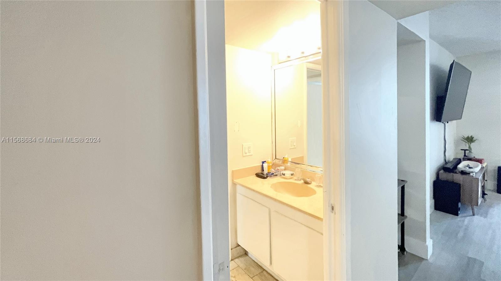1717 N Bayshore Dr A-2744, Miami, Florida 33132, 1 Bedroom Bedrooms, ,1 BathroomBathrooms,Residentiallease,For Rent,1717 N Bayshore Dr A-2744,A11568684