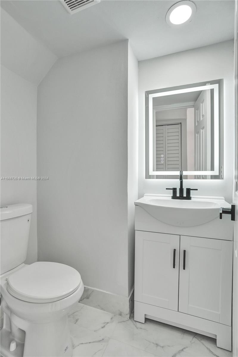 2421 NW 11th St 20B, Miami, Florida 33125, 3 Bedrooms Bedrooms, ,2 BathroomsBathrooms,Residential,For Sale,2421 NW 11th St 20B,A11568726