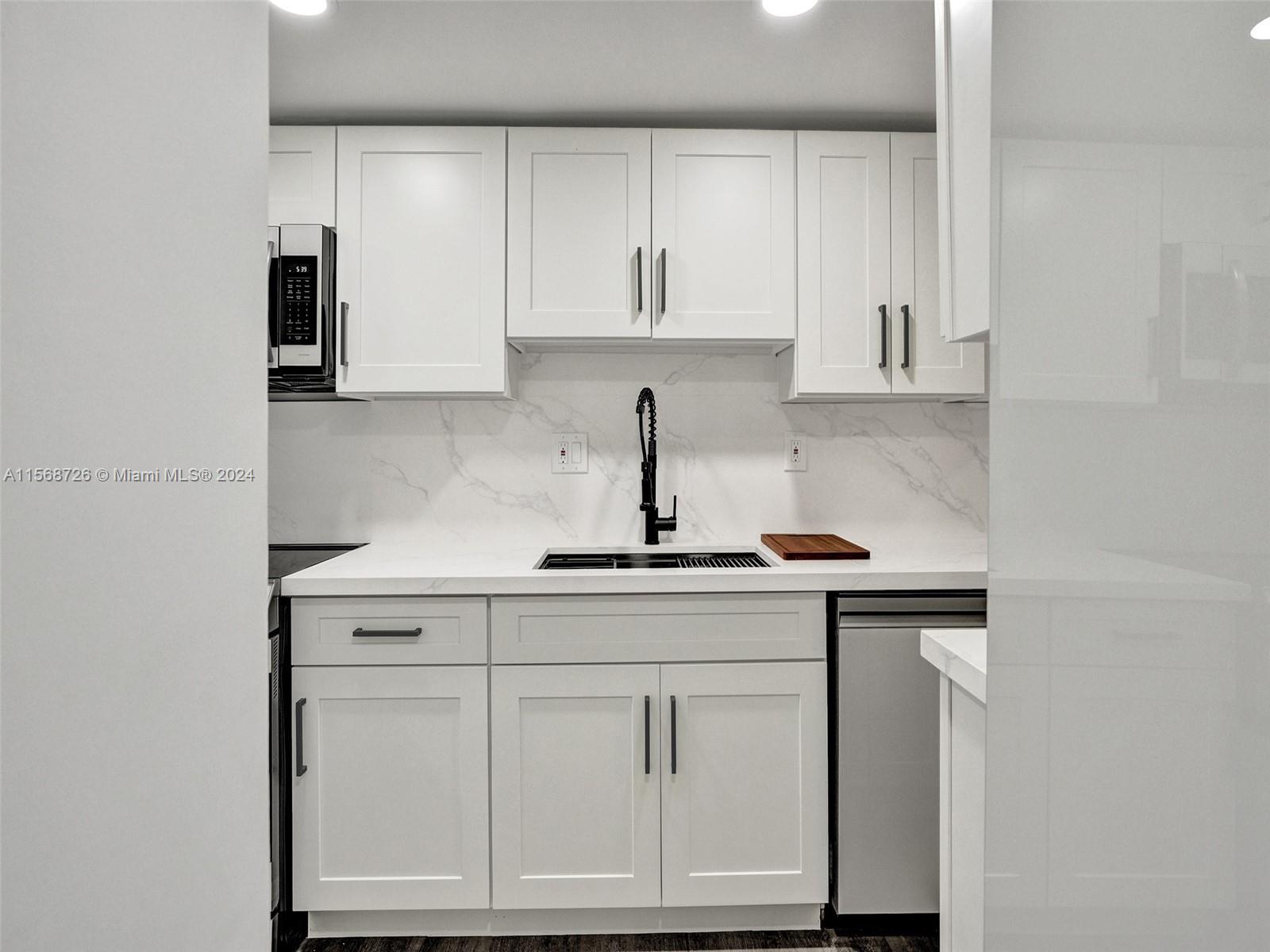 2421 NW 11th St 20B, Miami, Florida 33125, 3 Bedrooms Bedrooms, ,2 BathroomsBathrooms,Residential,For Sale,2421 NW 11th St 20B,A11568726