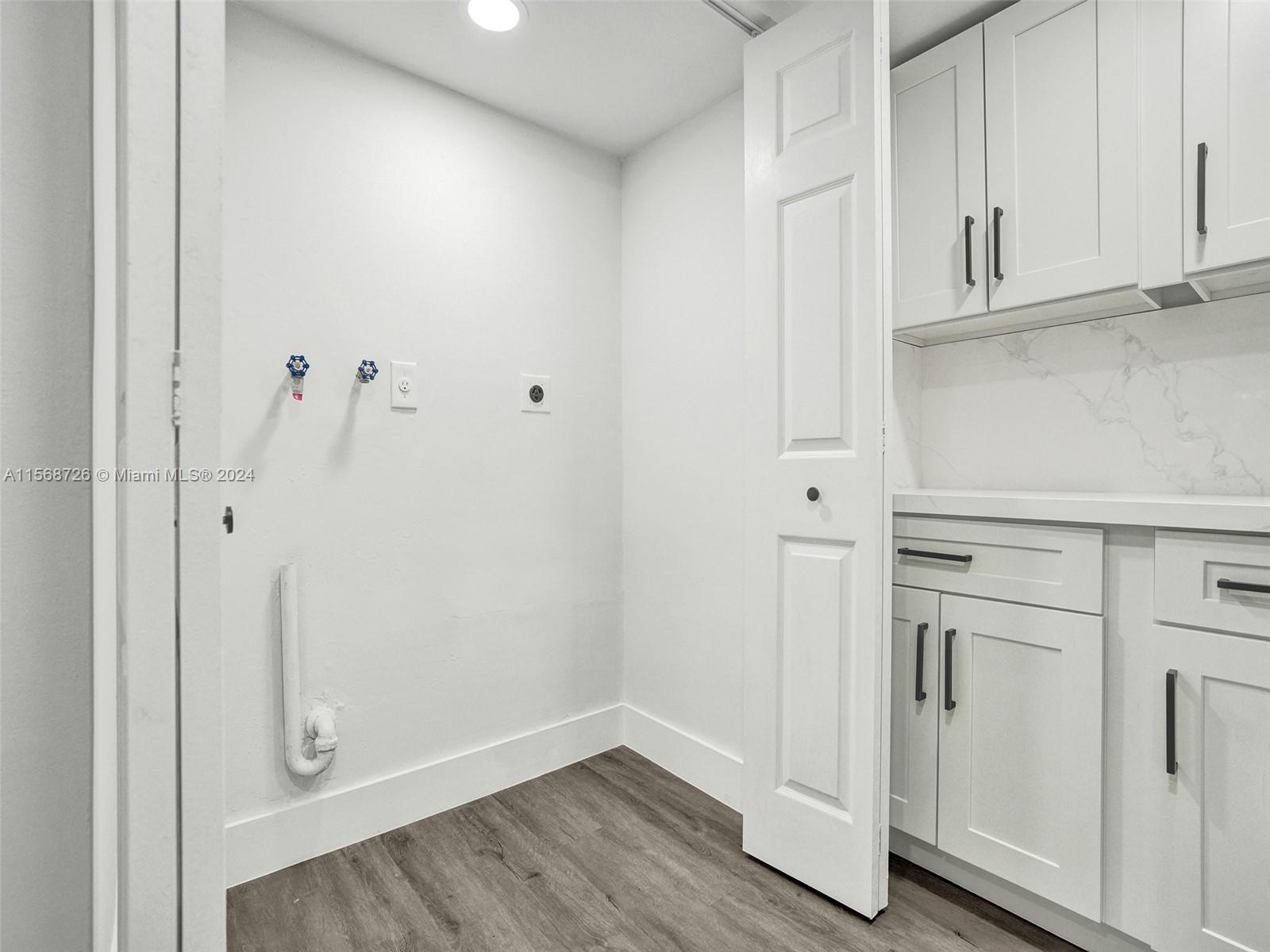 2421 NW 11th St 20B, Miami, Florida 33125, 3 Bedrooms Bedrooms, ,2 BathroomsBathrooms,Residential,For Sale,2421 NW 11th St 20B,A11568726